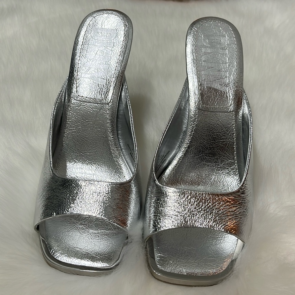 DKNY Women's Heel Sandal Silver Crackle Square Toe ANYA, 9.5